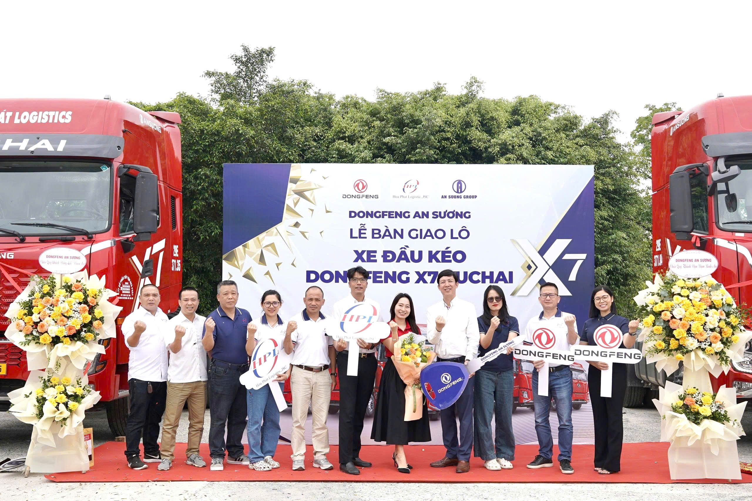 HÒA PHÁT LOGISTICS NHẬN BÀN GIAO THÊM 4 XE ĐẦU KÉO MỚI DONGFENG – KHẲNG ĐỊNH TẦM NHÌN PHÁT TRIỂN BỀN VỮNG